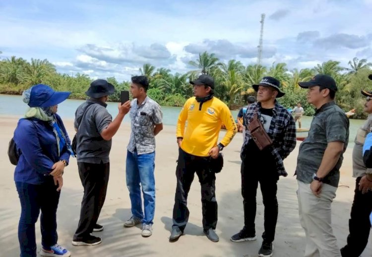 Foto saat dinas Kelautan dan Perikanan Provinsi Bengkulu Bersama Anggota DPRD Menunjau Lokasi