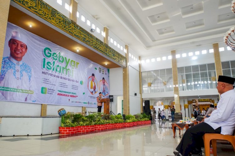 Gubernur Bengkulu Rohidin Mersyah usai membuka Gebyar Islami Bengkulu dalam Rangka HUT ke-54 Provinsi Bengkulu Tahun 2022, di Masjid Raya Baitul Izzah Bengkulu, Selasa (15/11)/MC 