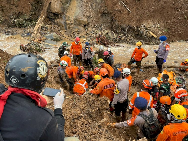 Proses pencarian jenazah korban gempa dan longsor Cianjur/Ist