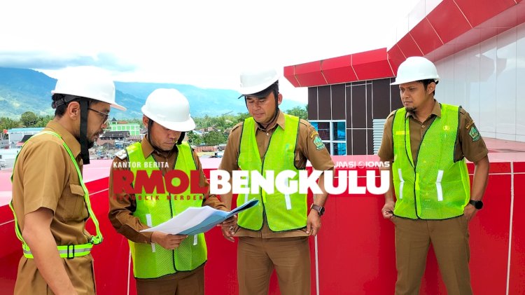 Bupati Lebong, Kopli Ansori saat mengecek progres pembangunan PTM/RMOLBengkulu