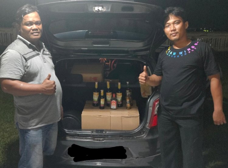 Anggota Polsek Pino berhasil mengamankan mobil pembawa miras dari Sumsel/RMOLBengkulu