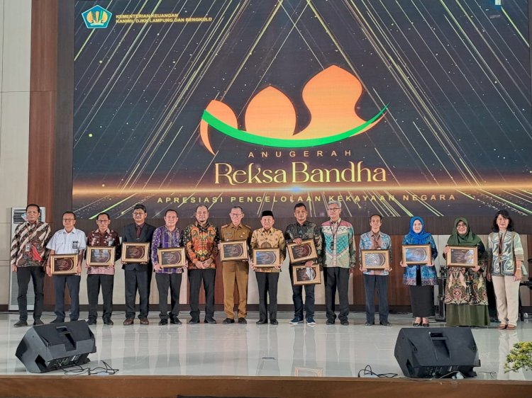 Provinsi Bengkulu menerima Penganugerahan Reksa Bandha Tahun 2022 Kantor Wilayah DJKN (Direktorat Jenderal Kekayaan Negara) Lampung dan Bengkulu, di Gedung Serba Guna Presisi Mapolda Lampung, Provinsi Lampung, Senin (5/12)/MC