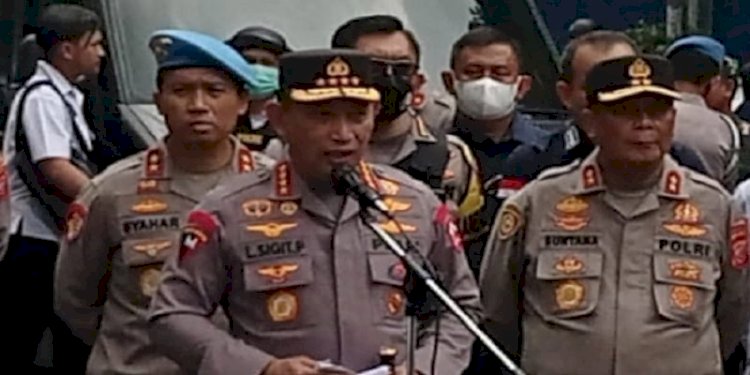 Kapolri Jenderal Listyo Sigit Prabowo saat menerangkan identitas pelaku bom bunuh diri di Polsek Astana Anyar/RMOLJabar