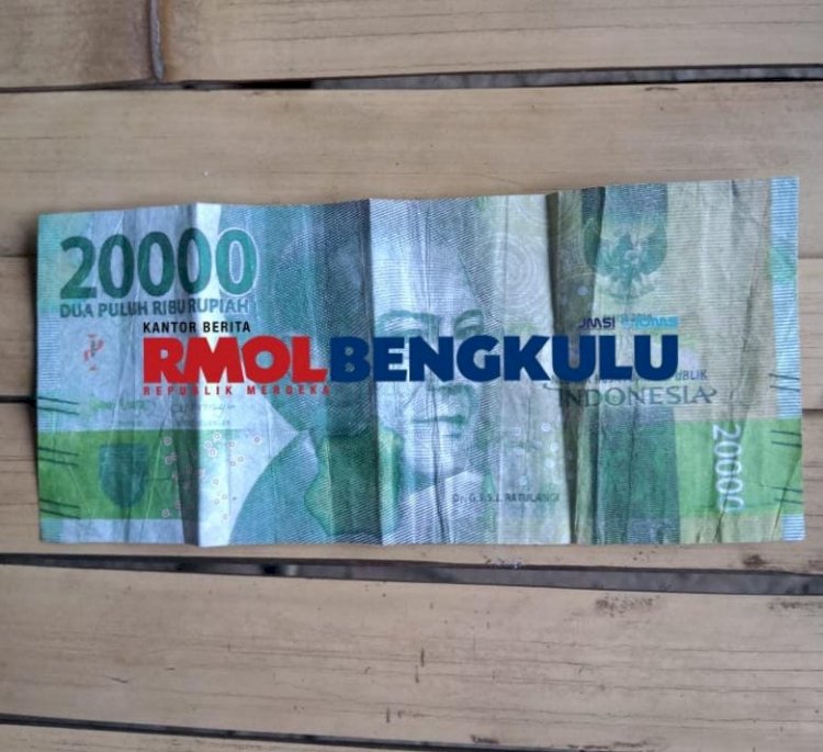 Pecahan uang palsu Rp 20 ribu yang didapatkan Yogi/RMOLBengkulu