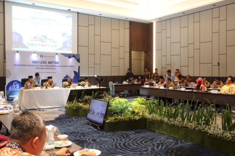 High Level Meeting (HLM) "Percepatan Investasi dan Pengembangan UMKM Provinsi Bengkulu Tahun 2023" bersama Bank Indonesia Perwakilan Bengkulu dan para Bupati/Walikota Se-Provinsi Bengkulu, di ballroom salah satu hotel kawasan Padang Jati Kota Bengkulu, Senin (27/02)/MC