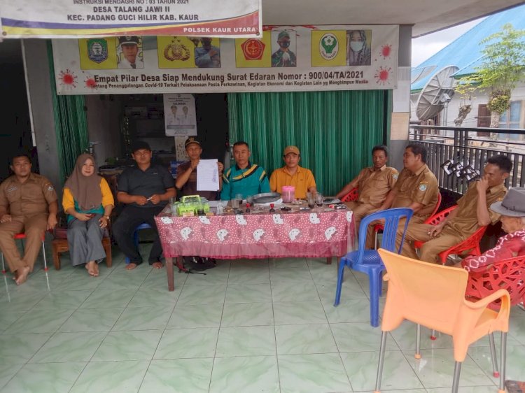 Kades se Kecamatan Padang Guci Hilir tunjukan hasil musyawarah di Desa Talang Jawi II Kecamatan Padang Guci Hilir/RMOLBengkulu