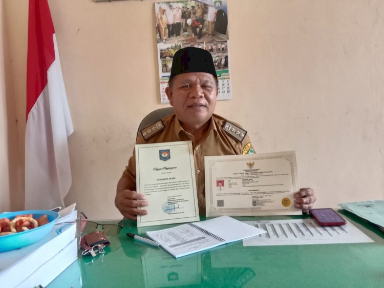 Camat Padang Guci Hulu Diharsan tunjukan hasil ikuti pelatihan kepamongan di Jakarta, Rabu (1/3).