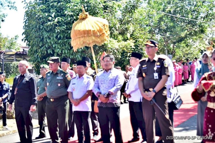 Bupati Lebong, Kopli Ansori saat menyambut kedatangan Kapolda Bengkulu/RMOLBengkulu