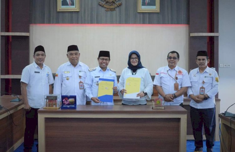 Penandatanganan nota kesepakatan itu dilakukan Bupati Lebong, Kopli Ansori dengan Kepala Stasiun TVRI Bengkulu, Rika Damayanti di Gedung Graha Bina Praja Setda Lebong, pada Rabu (12/4) sekitar pukul 10.00 WIB/Ist