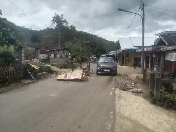 Jalan provinsi di Desa Tik Kuto Kecamatan Rimbo Pengadang, rusak parah/Ist
