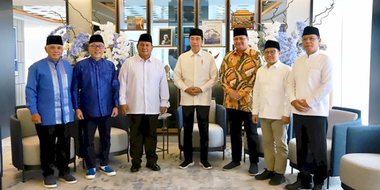 Presiden Jokowi saat bersama 5 Ketum Parpol pendukung pemerintah/Ist