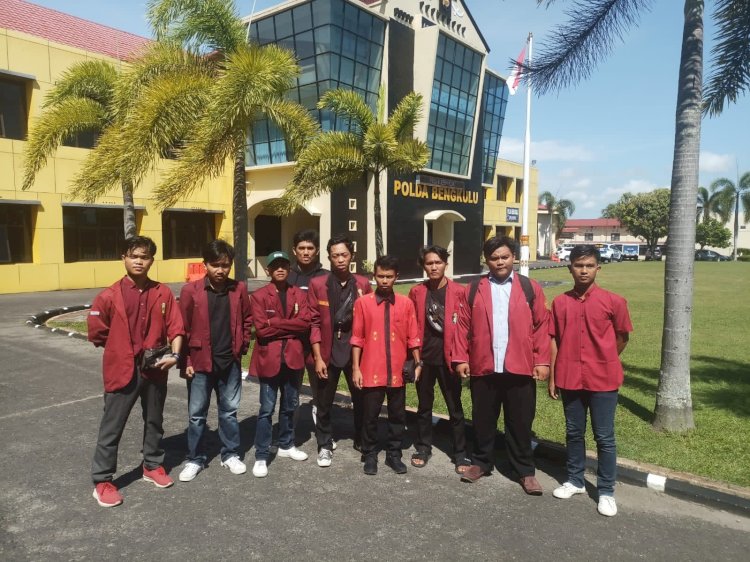 Para Aktivis IMM Bengkulu Mendatangi Polda Bengkulu Guna Meminta Penjelasan Kasus Penembakan Tokoh Muhamadiyah Bengkulu Rahiman Dani