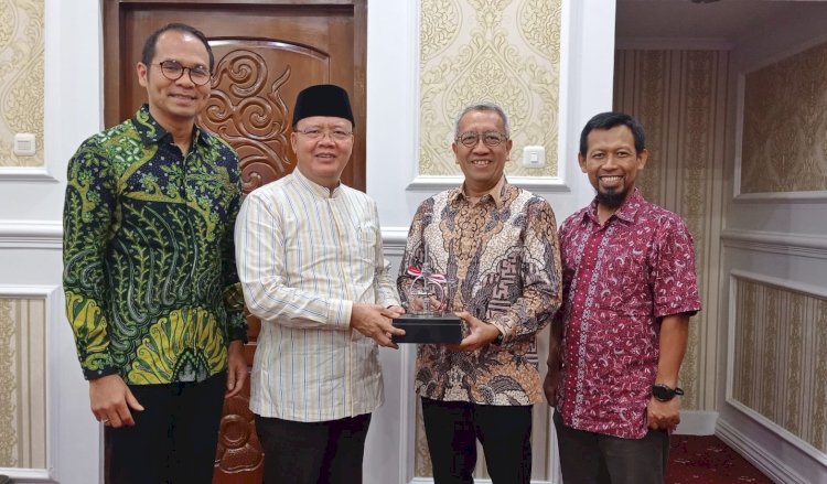 Direktur Operasi PT Pertamina Geothermal Energi (PGE) Pertamina Eko Agung Bramantyo bersama Gubernur Bengkulu, Rohidin Mersyah/Ist