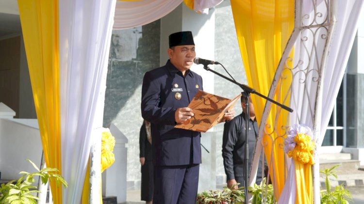 Khairil Anwar saat menjadi Inspektur Upacara Peringatan Hari Lahir Pancasila Tahun 2023 tingkat Provinsi Bengkulu, di Lapangan Upacara Kantor Gubernur Bengkulu, Kamis (01/06)./MC