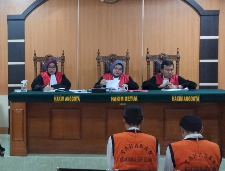 Hakim Ketua Nesia Hapsari (tengah), Murniawati Priscilia Hakim Anggota (kiri) dan Zaimi Multazim Hakim Anggota (kanan)/RMOLBengkulu