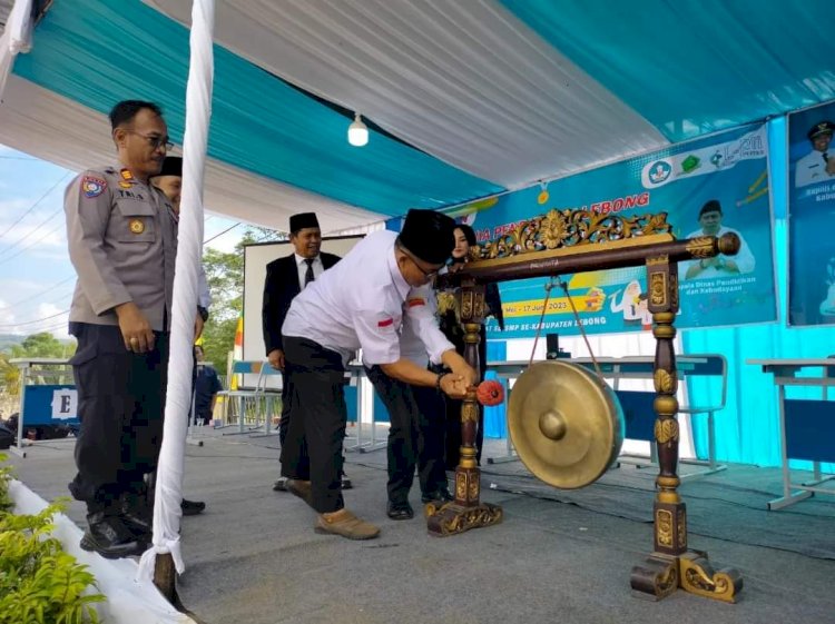 Acara dibuka secara resmi oleh staf ahli Bupati Jafri dan Jauhari Candra ditandai dengan pemukulan gong di Halaman Kantor Dinas Dikbud Lebong, Rabu (14/6) pagi/RMOLBengkulu
