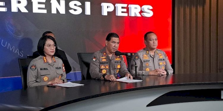 Kepala Biro Penerangan Masyarakat Divisi Humas Polri Brigjen Ahmad Ramadhan (tengah)/Ist