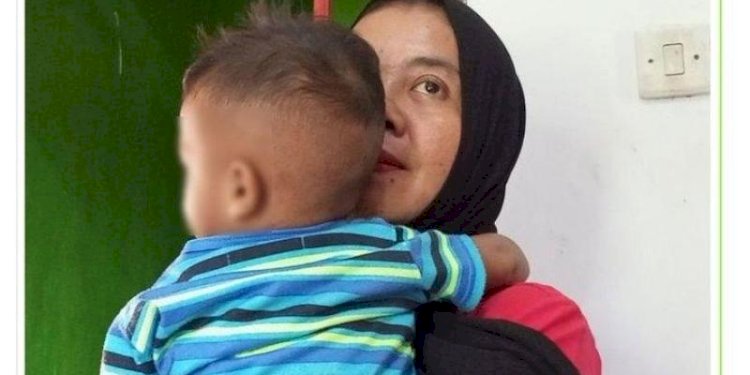 Siti Mauliah dan bayinya yang tertukar/Net