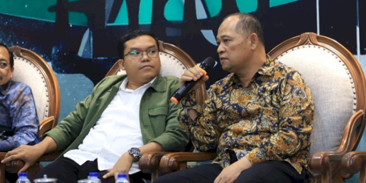 Anggota Bawaslu, Totok Hariyono (kanan), saat menjadi narasumber dalam diskusi bersama media, di Gedung Media Center DPR RI, Jakarta/Ist