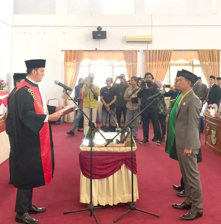 Samsul Aswajar saat dilantik sebagai Waka II DPRD Seluma
