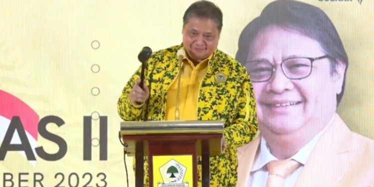 Ketua Umum Partai Golkar, Airlangga Hartarto mengetuk palu dukungan kepada Gibran Rakabuming Raka menjadi bakal cawapres Prabowo Subianto/Repro