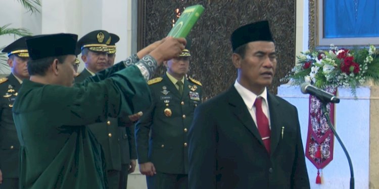 Pengambilan sumpah jabatan Amran Sulaiman sebagai Menteri Pertanian sisa masa jabatan periode 2019-2024 di Istana Negara, Jakarta Pusat, Rabu (25/10)/Repro