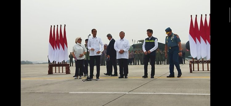 Presiden Joko Widodo melepas bantuan kemanusiaan pemerintah dan beberapa LSM, di Landasan Udara (Lanud) Halim Perdanakusuma, Jakarta Timur, Sabtu (4/11)/RMOL