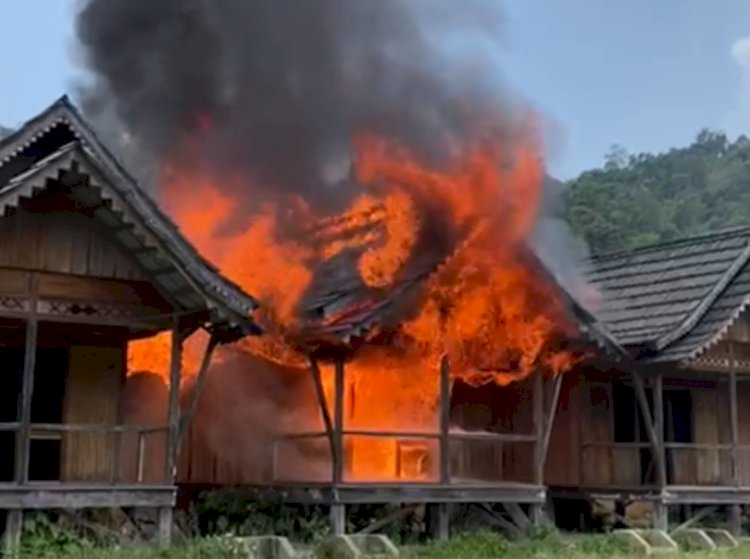 Kebakaran di objek wisata Dayang Reginang/Ist