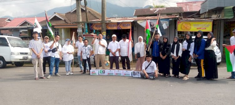 Koordinator Presidium MD KAHMI Kabupaten Lebong, Herru Dana Putra saat menggelar aksi bela palestina di Lebong/RMOLBengkulu
