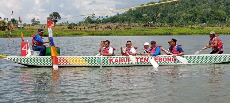Tampak Bupati Lebong, Kopli Ansori dan rombongan saat mengikuti festival perahu naga di Danau Tes/RMOLBengkulu