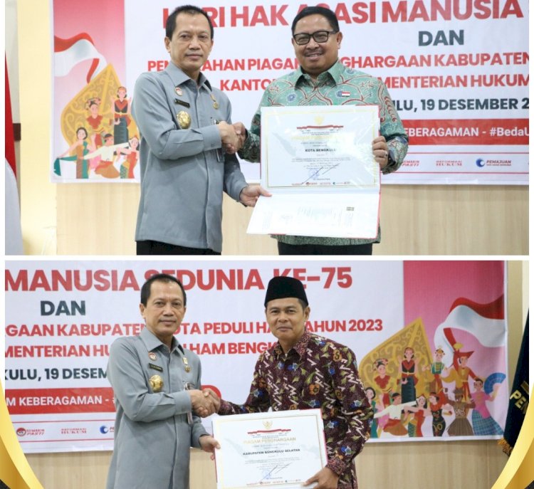 Kakanwil Kemenkumham Bengkulu, Santosa memberikan penghargaan kepada  Pj. Walikota Bengkulu, Arif Gunadi dan Bupati Bengkulu Selatan yang diwakili Asisten I, Isran Kasiri