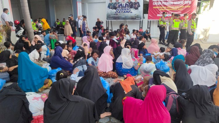 Para imigran Rohingya saat berada di Kantor Kemenkumham Aceh. Foto: Merza/RMOLAceh