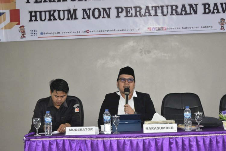 Koordinator Divisi Hukum, Pencegahan, Parmas dan Humas Bawaslu Kabupaten Lebong Renaldo Saputro (kanan)/RMOLBengkulu