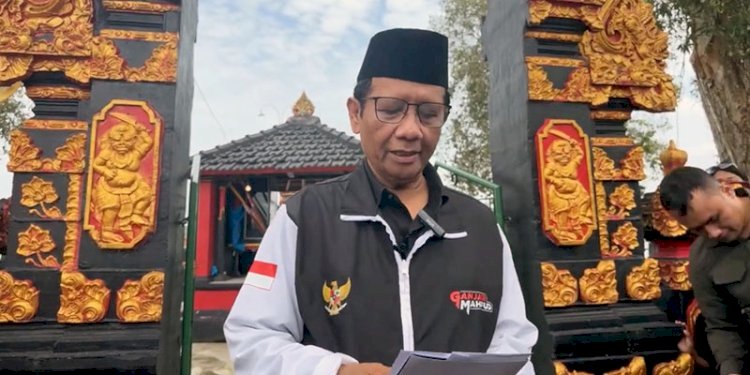 Mahfud MD mengumumkan keluar dari Kabinet Indonesia Maju di depan Pura Ulun Danu Lampung Tengah, Rabu (31/1)/Repro