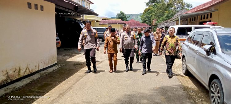 Bupati Lebong, Kopli Ansori saat menyambut Wakapolda Bengkulu di Mapolres Lebong, Senin (12/2)/RMOLBengkulu