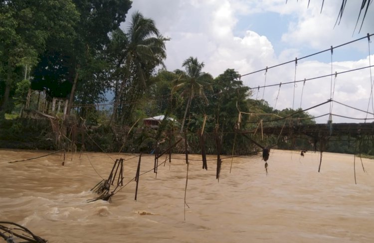 Jembatan gantung di Desa Talang Bunut rusak/Ist