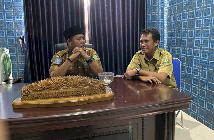 Kadis Nakertrans Kabupaten Lebong, Fakhrurozi didampingi Kepala UPTD BLK, Deka Suhul saat dimintai keterangan awak media/RMOLBengkulu