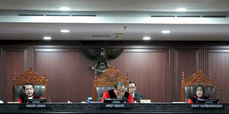 Suasana sidang Panel 3 yang dipimpin Hakim Konstitusi Arief Hidayat, didampingi Hakim Konstitusi Anwar Usman dan Hakim Konstitusi Enny Nurbaningsih, di Ruang Sidang Pleno Lantai 4, Gedung MK, Jalan Medan Merdeka Barat, Jakarta Pusat/Istimewa